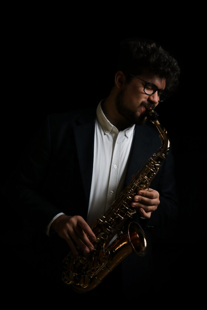 Luca De Filippis saxofonista per eventi insegnante e compositore